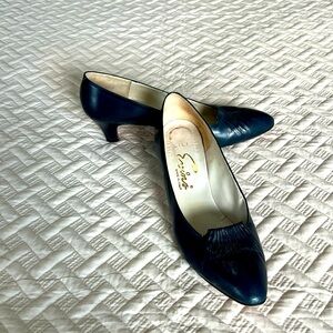 Vintage Evins LILI navy blue pump, career shoe, size 9 1/2, 2” heel